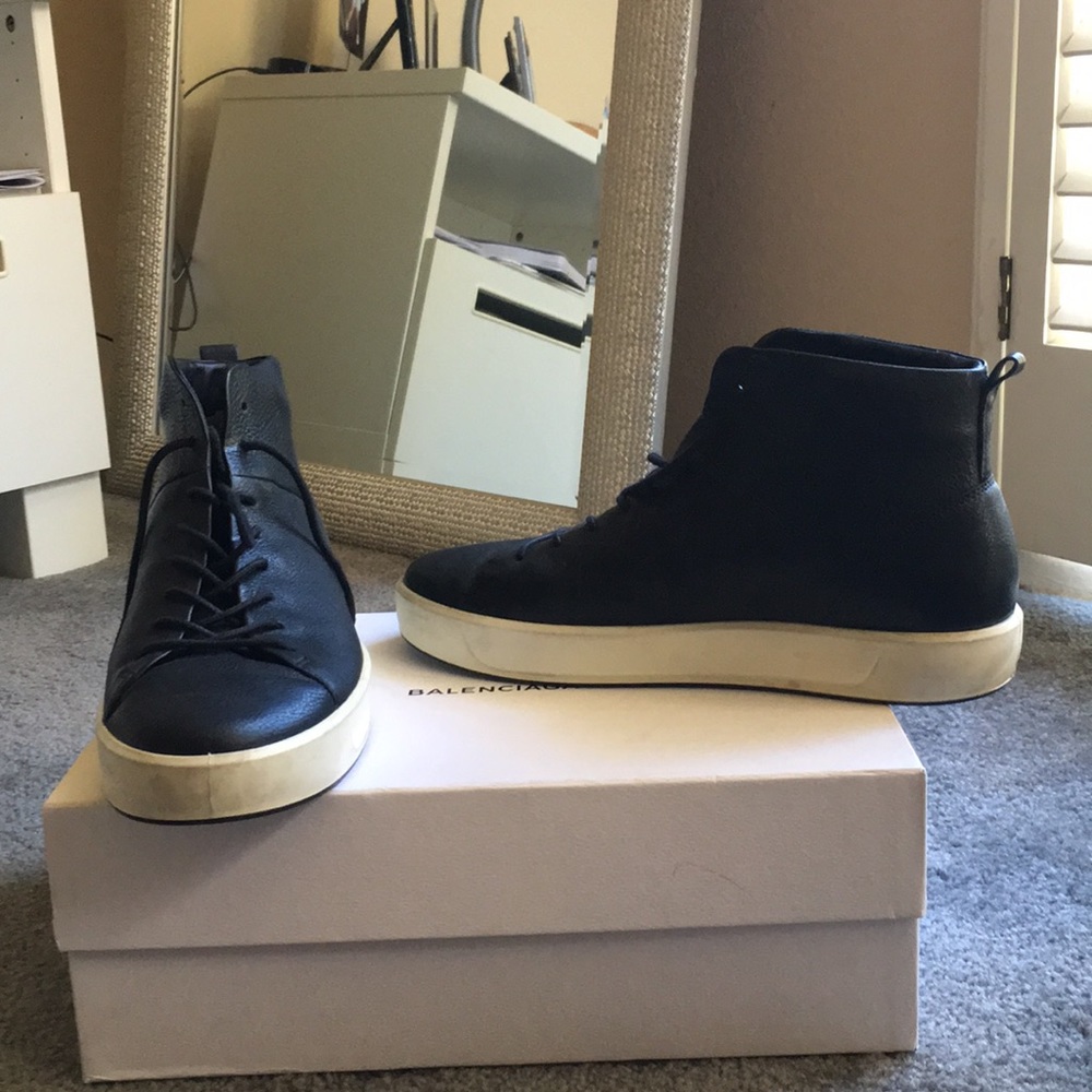 Men’s Ecco black high top leather shoe